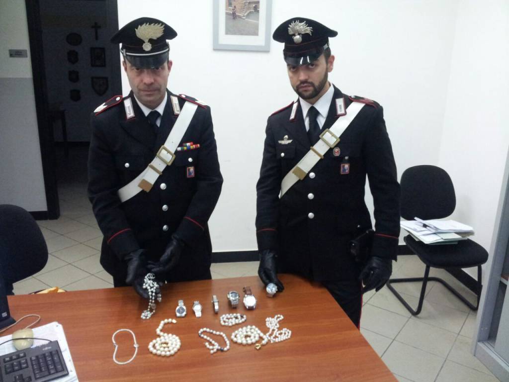 Rapallo, evade dai domiciliari: in casa un bottino di monili e orologi ...