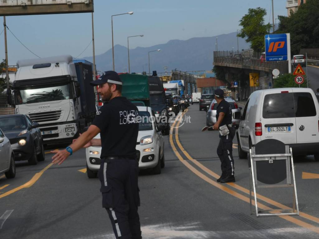 https://www.ivg.it/photogallery_new/images/2018/08/traffico-ancora-in-tilt-stamattina-nel-ponente-genovese-487498.large.jpg