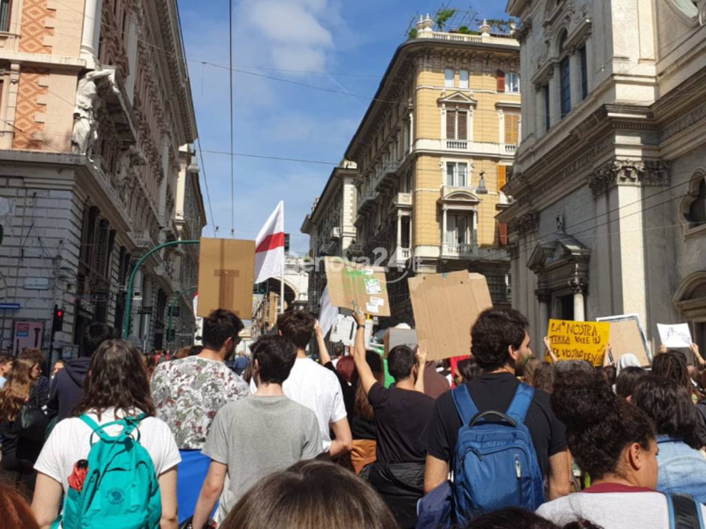 https://www.ivg.it/photogallery_new/images/2019/05/manifestazione-contro-i-cambiamenti-climatici-554556.large.jpg