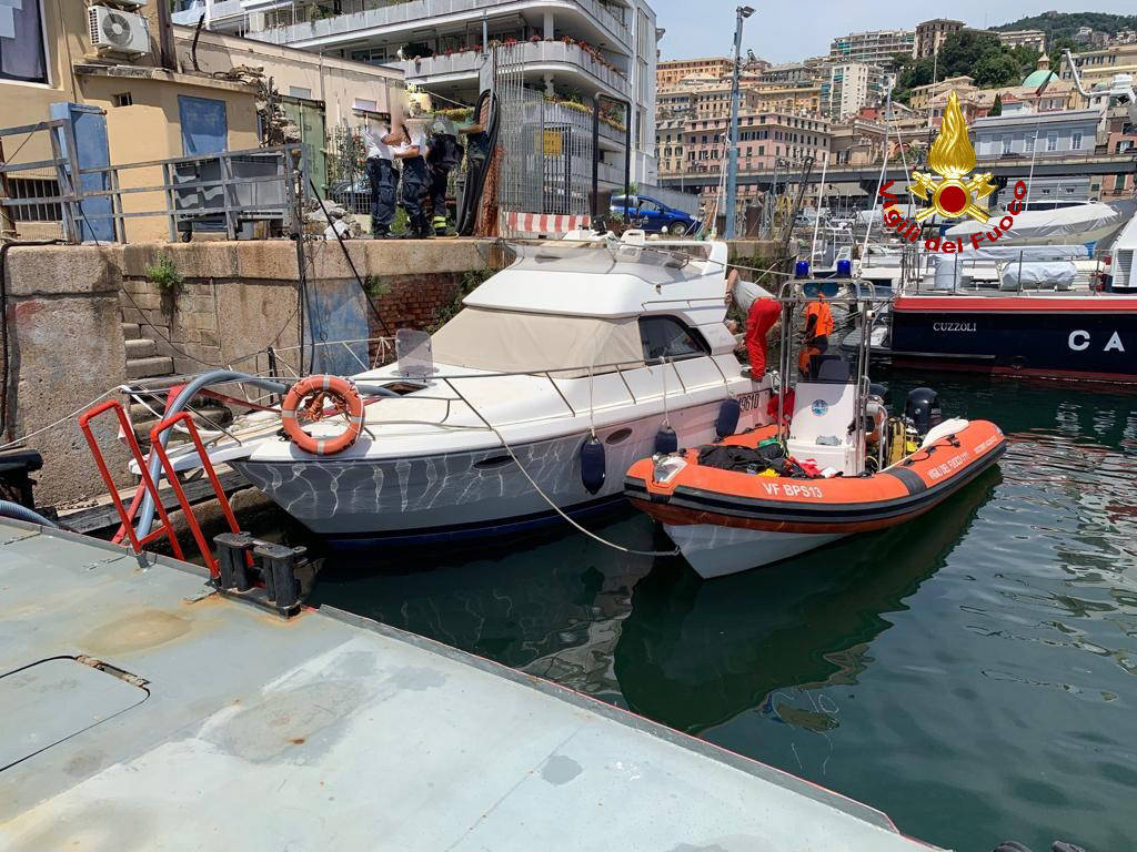 Tenta di rubare su una barca ormeggiata e finisce in mare: caos a Ponte Morosini