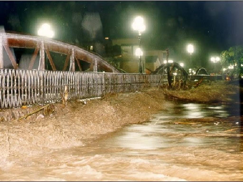 https://www.ivg.it/photogallery_new/images/2019/11/alluvione-albenga-1994-589048.large.jpg