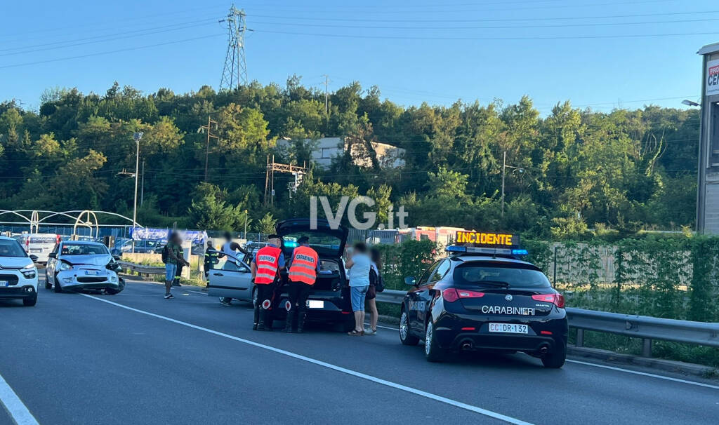 Scontro tra tre auto in corso Marconi a Cairo Montenotte