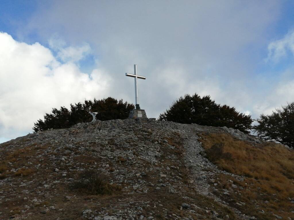 Trekking panoramico da Verzi al Monte Carmo