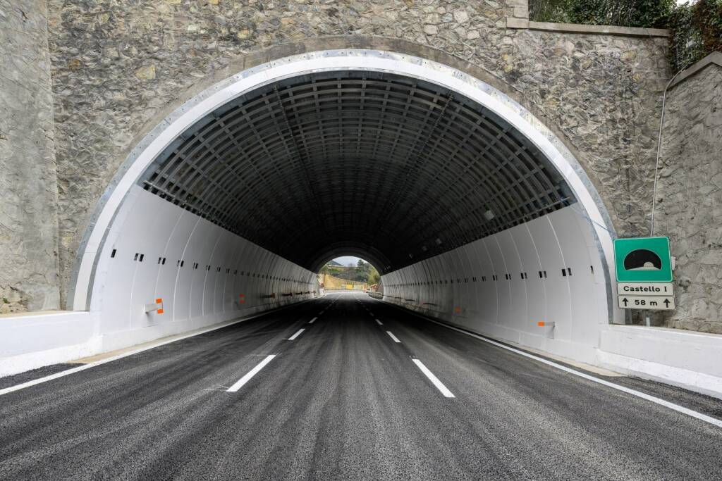 autostrade a10 galleria castello lavori