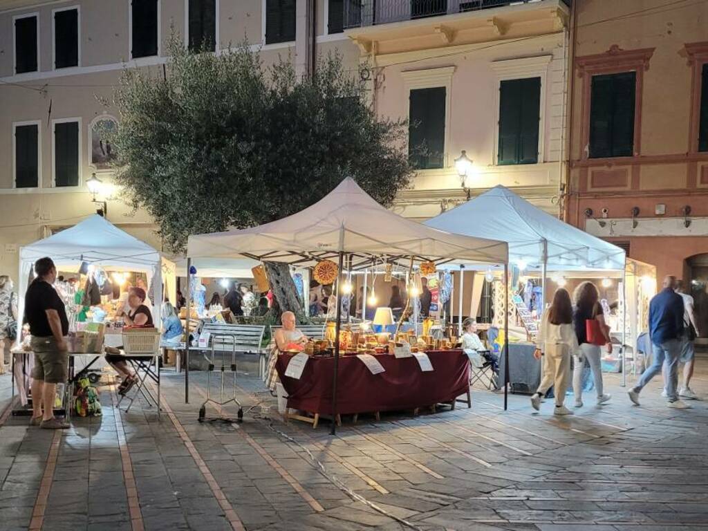 Mercatino piazza Massena Loano