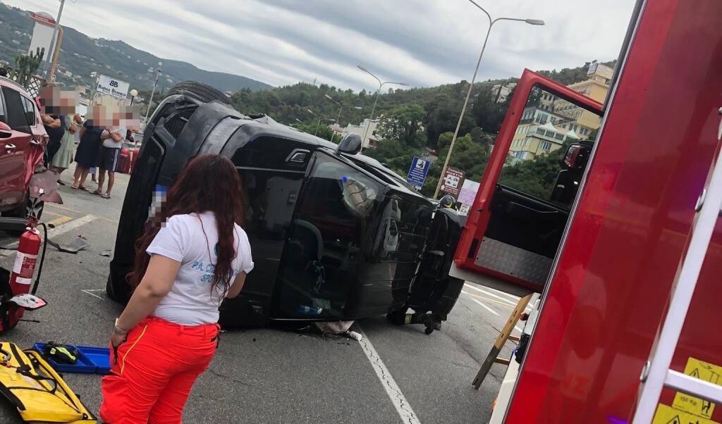 incidente stradale Aurelia bergeggi spotorno