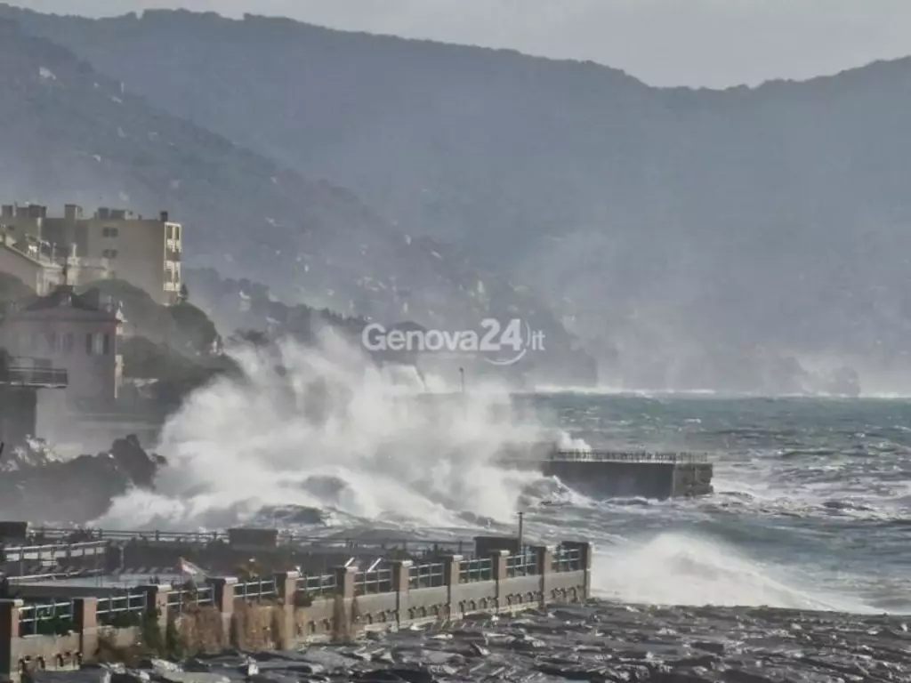 Mareggiata con onde fino a 6 metri, a Genova devastata la sede della  Sportiva Sturla - Genova 24