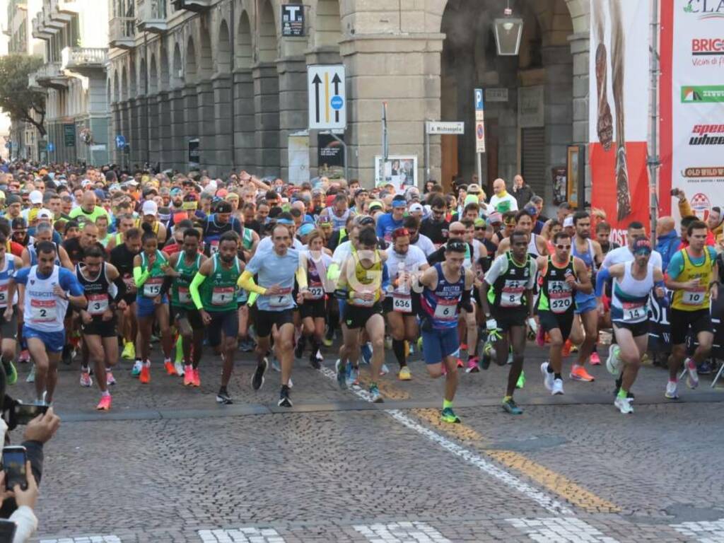 https://www.ivg.it/photogallery_new/images/2023/11/half-marathon-di-savona-2023-837757.large.jpg