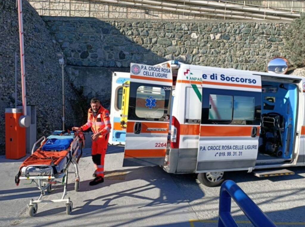 vigili del fuoco ambulanza guardia costiera