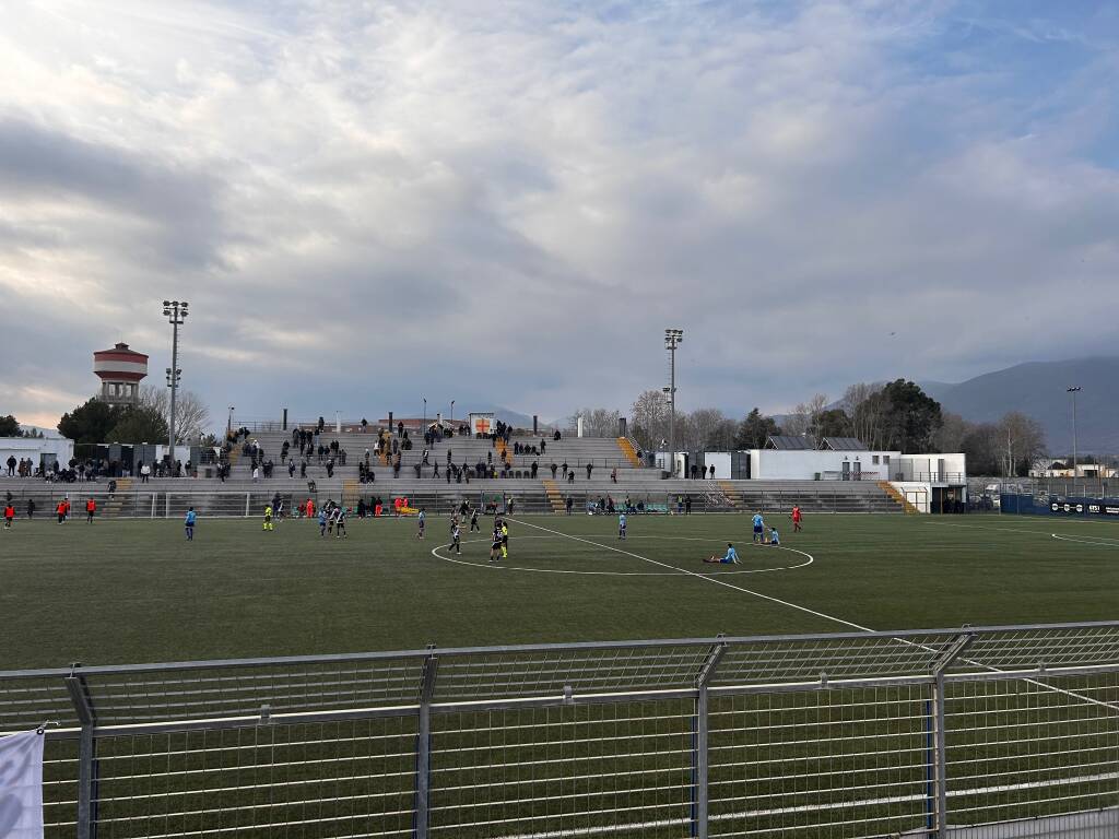 Calcio, Albenga. I colori dei quartieri cittadini prendono forma