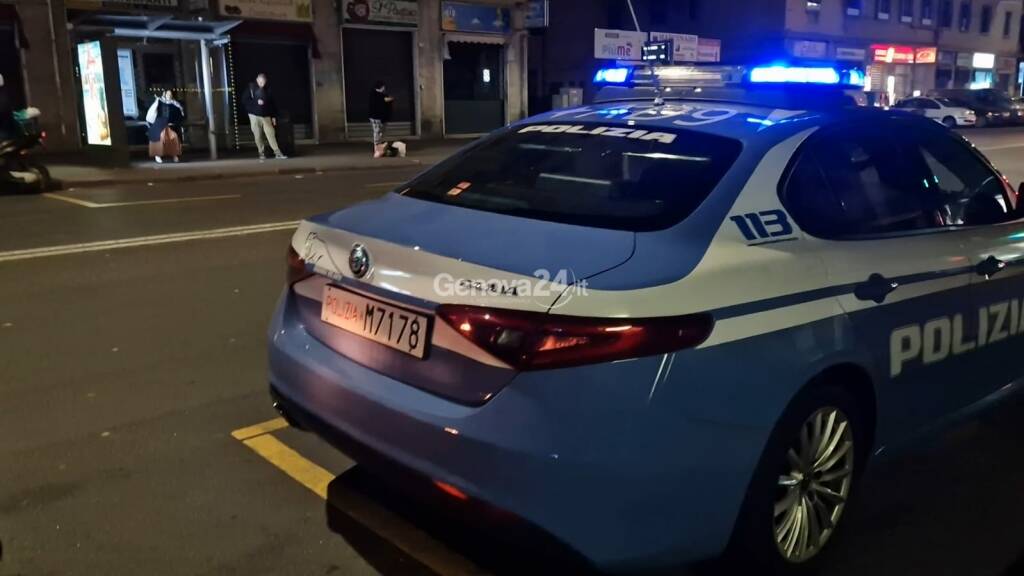 polizia auto macchina volanti notte