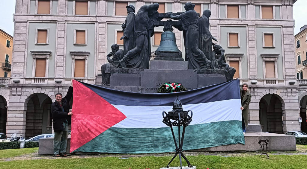 Bandiera Palestina Savona Piazza Mameli