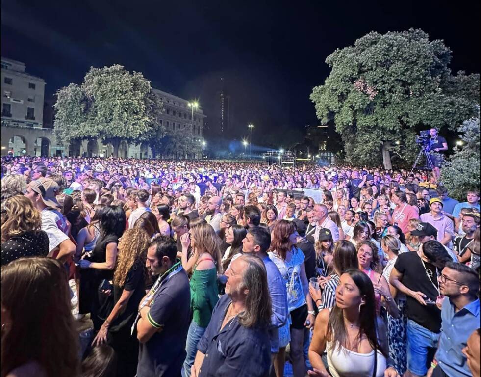 105 Summer Festival, le foto del maxi concerto in piazza della Vittoria