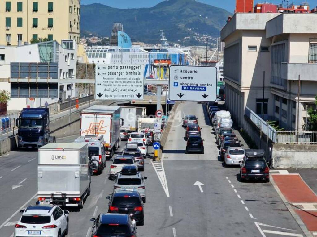 traffico imbarchi traghetti via albertazzi