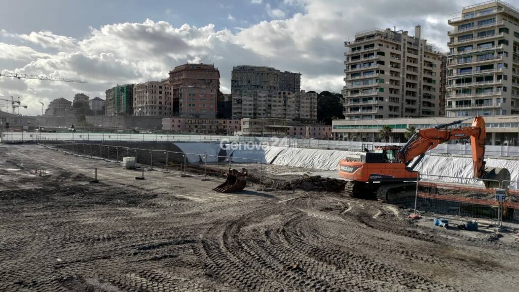 Relitto nave emerge da piazzale Kennedy