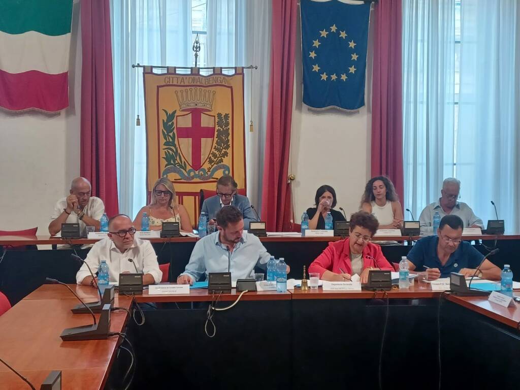 Albenga, in consiglio comunale la discussione su bike park, bilancio di assestamento e Dup: ecco come è andata