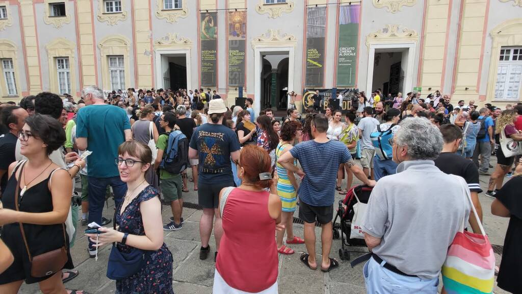 Sgombero Buridda, presidio di protesta a De Ferrari