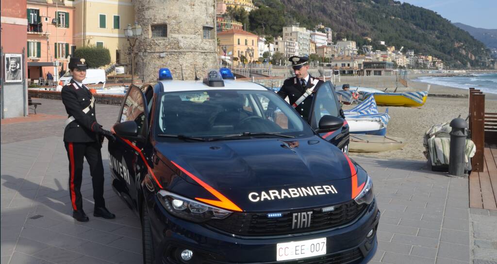 carabinieri macchina giorno cc Laigueglia 