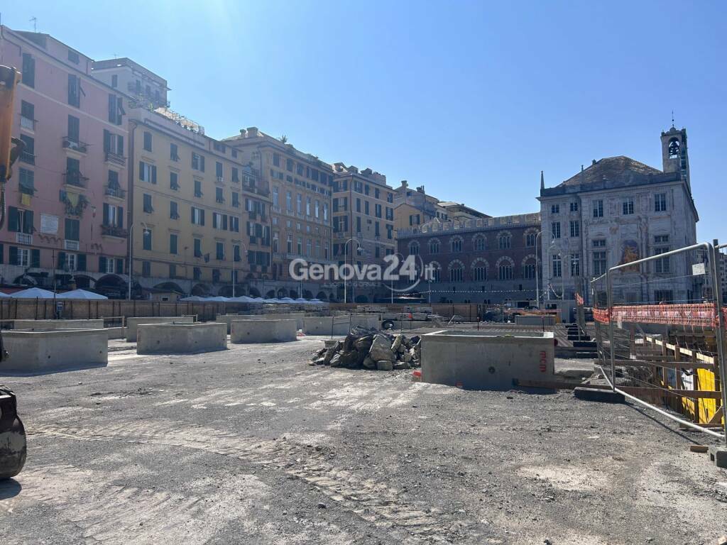 https://www.ivg.it/photogallery_new/images/2024/08/caricamento-dal-maxi-cantiere-nasce-la-nuova-piazza-con-alberi-e-luci-scenografiche-879776.large.jpg