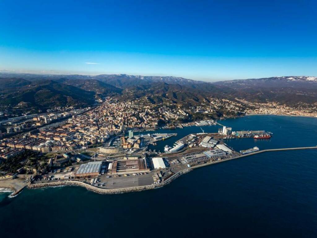 https://www.ivg.it/photogallery_new/images/2024/08/porto-savona-vado-generica-877995.large.jpg