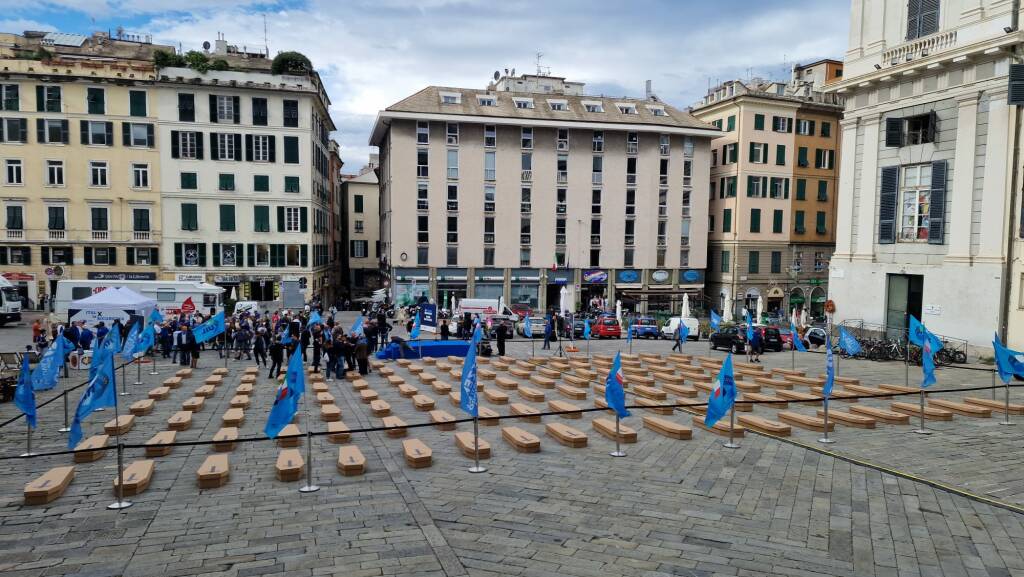 piazza matteotti bare morti lavoro uil