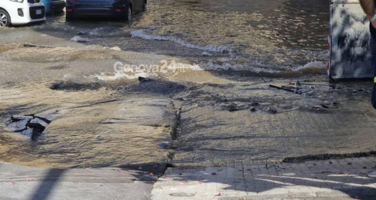 tubo rotto acqua