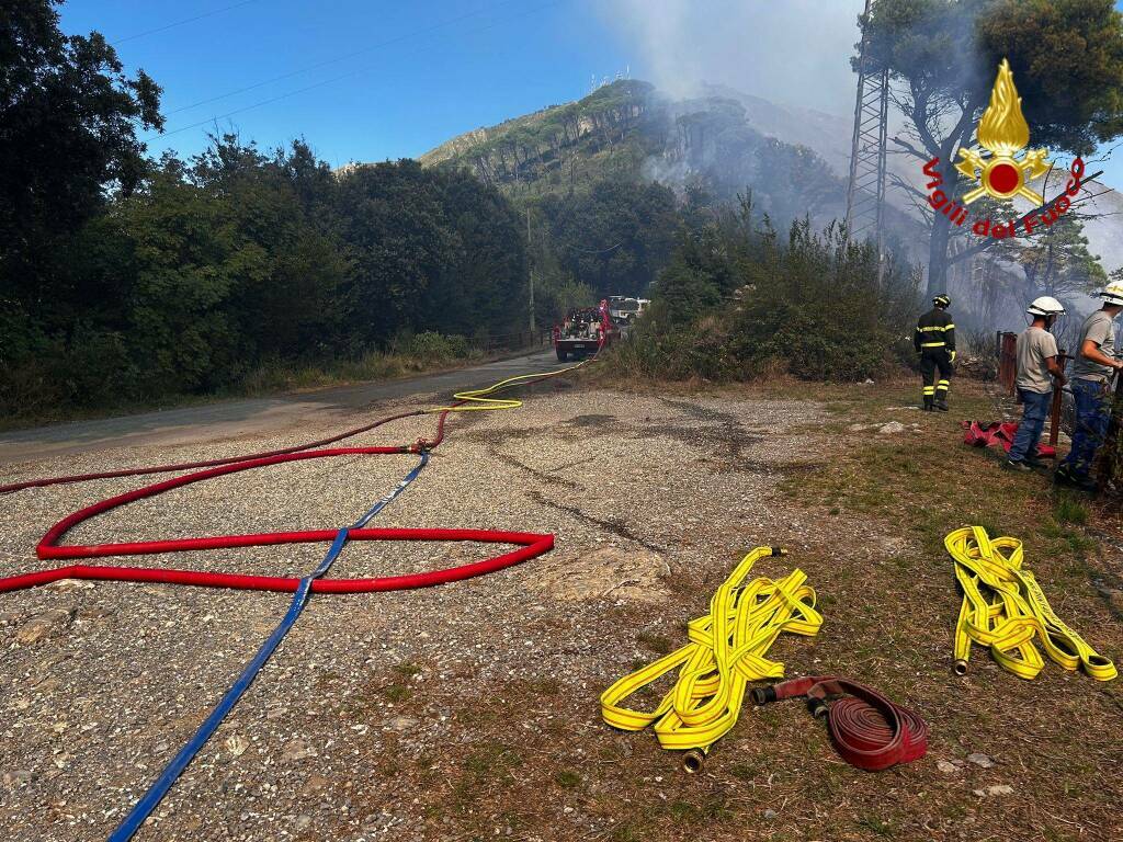 https://www.ivg.it/photogallery_new/images/2024/09/incendio-monte-moro-15-settembre-882816.large.jpg