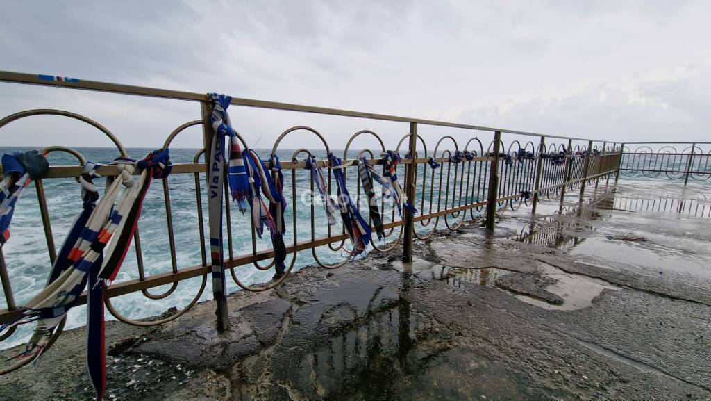 Vandalizzato il Molo dell'Amicizia a Quinto: tagliate sciarpe blucerchiate