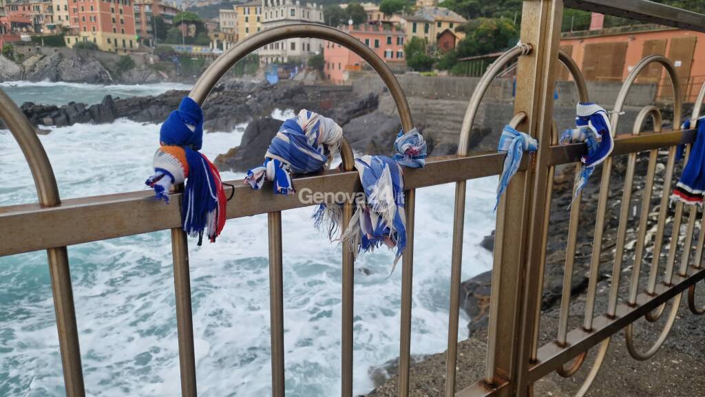 Vandalizzato il Molo dell'Amicizia a Quinto: tagliate sciarpe blucerchiate