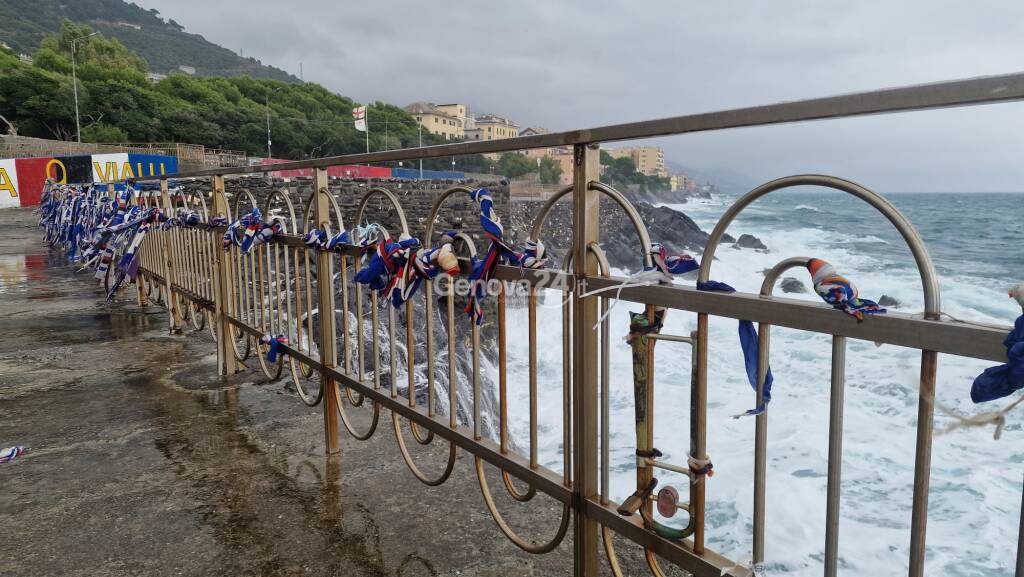 Vandalizzato il Molo dell'Amicizia a Quinto: tagliate sciarpe blucerchiate