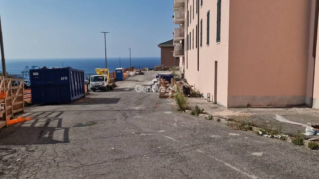 Via Novella, la vita al limite del Cep ostaggio del cantiere e del degrado