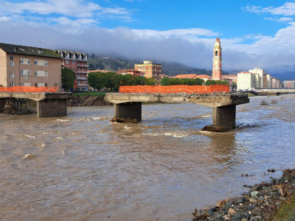 https://www.ivg.it/photogallery_new/images/2024/10/alluvione-valbormida-vvf-890998.large.jpg