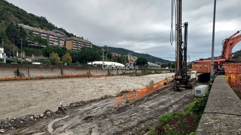 Cilindri del cantiere dello scolmatore nel Bisagno