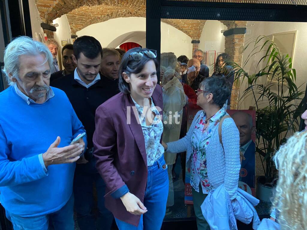 Elly Schlein comizio Albenga