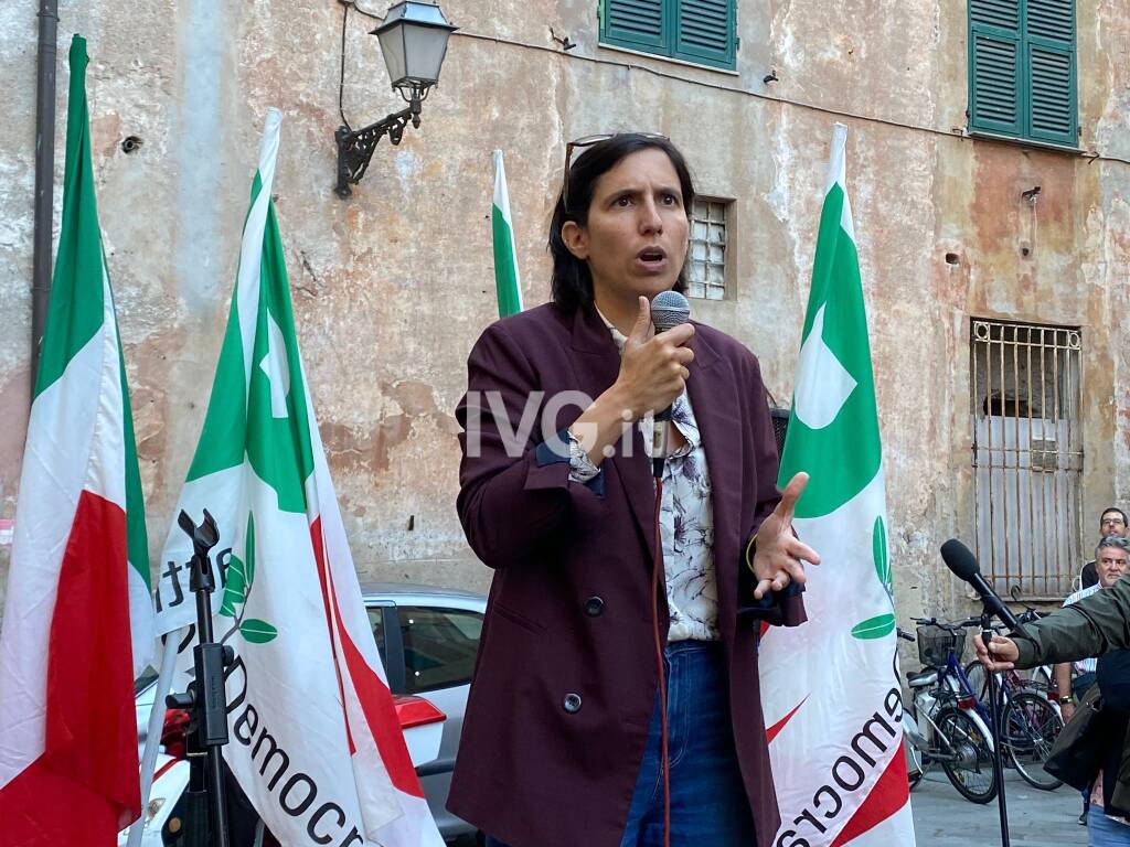 Elly Schlein comizio Albenga