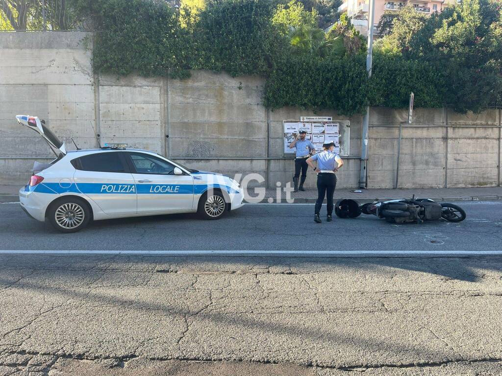 incidente via genova con polizia locale savona