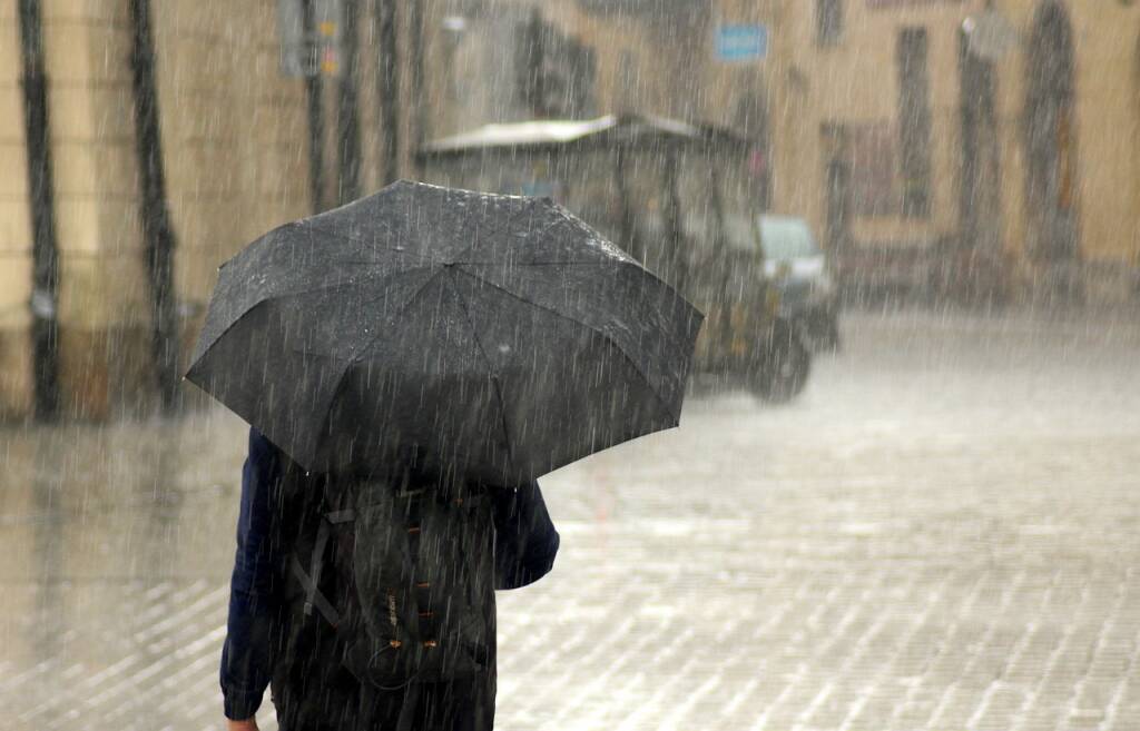 pioggia maltempo studenti allerta meteo