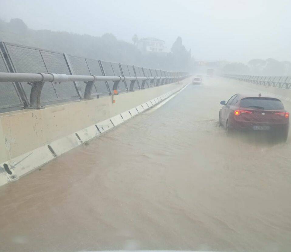 allagamenti autostrada a10