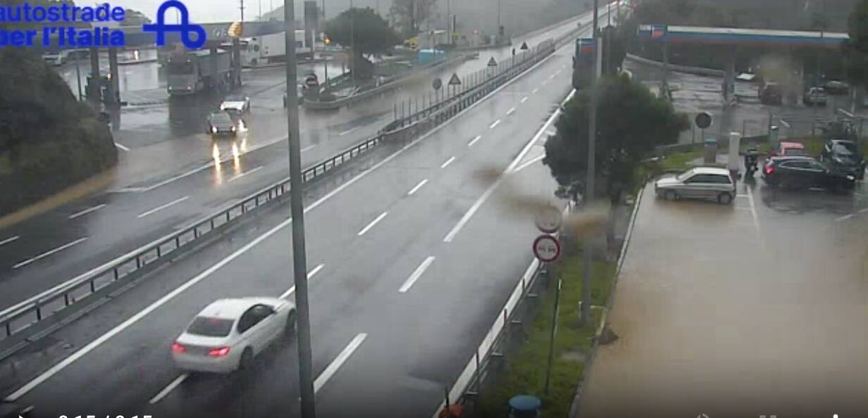 autostrada a12 pioggia