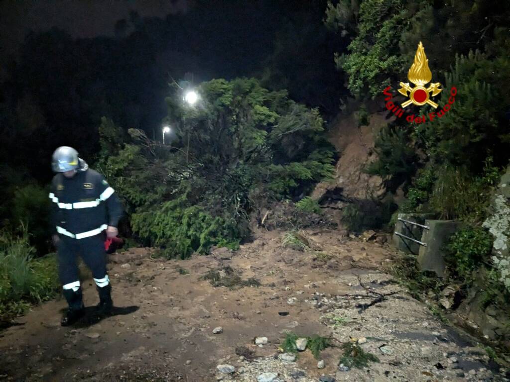 maltempo vigili fuoco arenzano frana notte