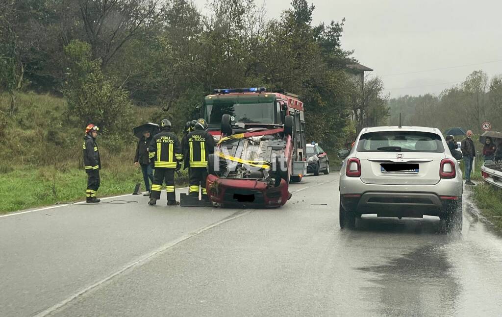 incidente cairo rocchetta auto ribaltata