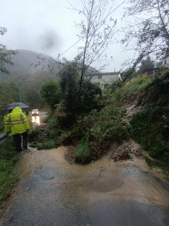 Maltempo, allagamenti a Genova durante l'allerta meteo