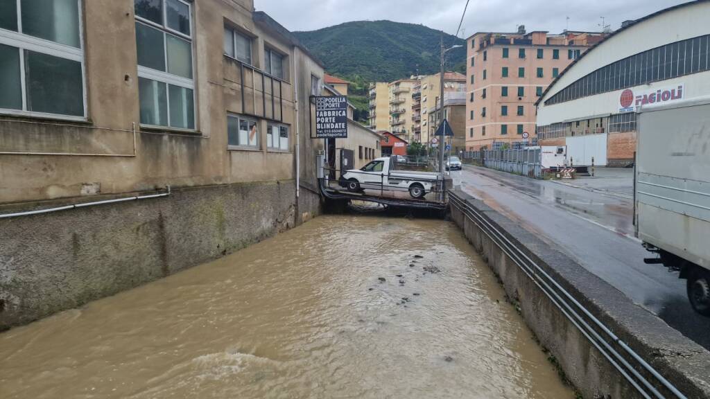 Maltempo, rio Fegino sorvegliato speciale dopo l'esondazione notturna