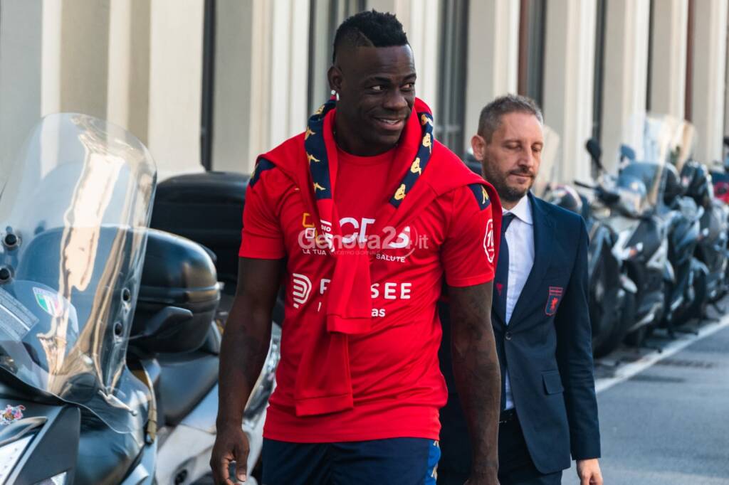 Mario Balotelli è del Genoa: le visite mediche 