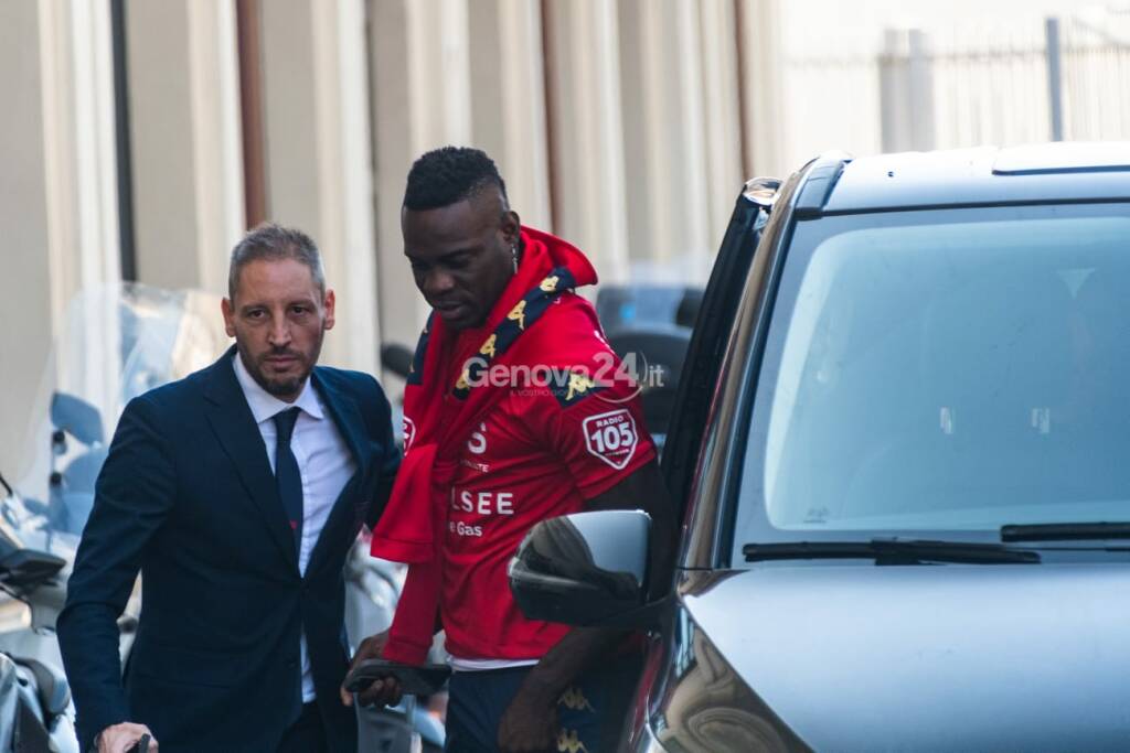 Mario Balotelli è del Genoa: le visite mediche 