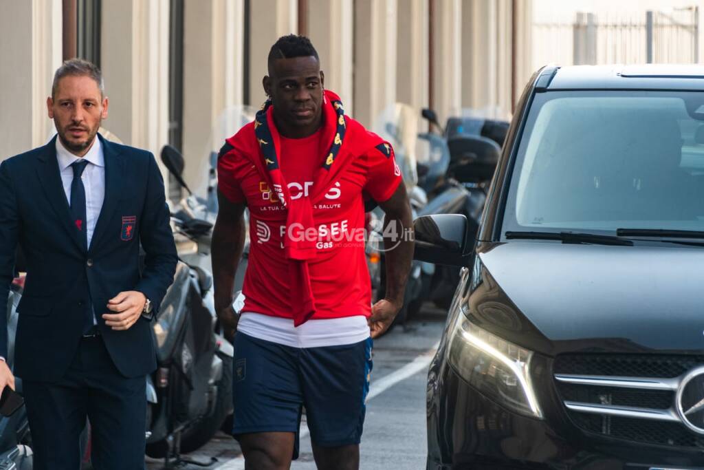 Mario Balotelli è del Genoa: le visite mediche 