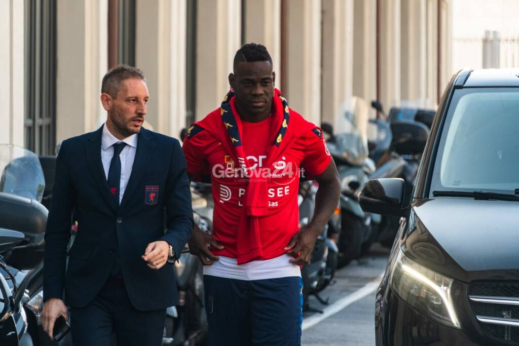 Mario Balotelli è del Genoa: le visite mediche 