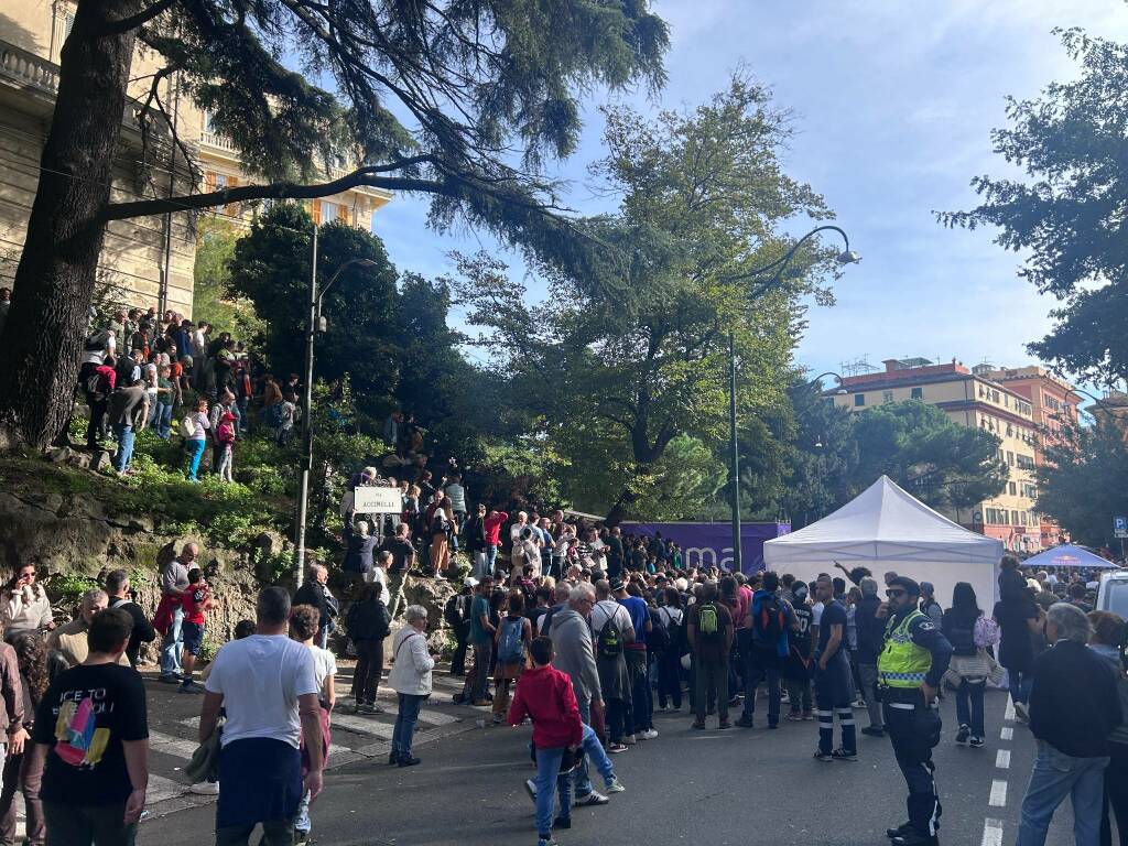 Red Bull Cerro Abajo, folla a Castelletto per assistere alla spettacolare gara di urban dowhill