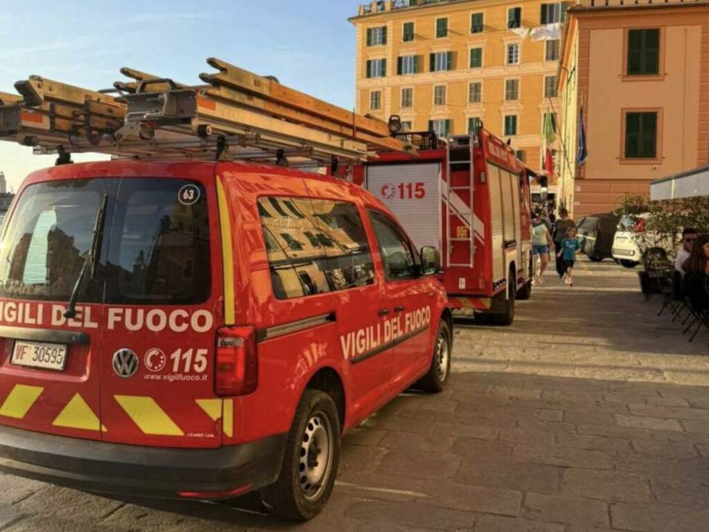 https://www.ivg.it/photogallery_new/images/2024/11/camogli-vigili-del-fuoco-891751.large.jpg