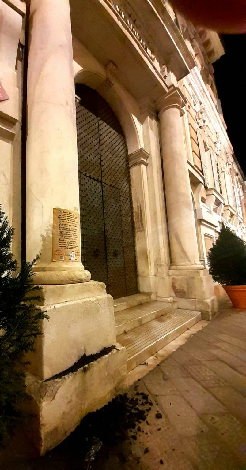 Carbone a Palazzo Tursi